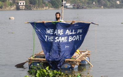 Naviga i luoghi di nessuno dove la plastica regna indisturbata